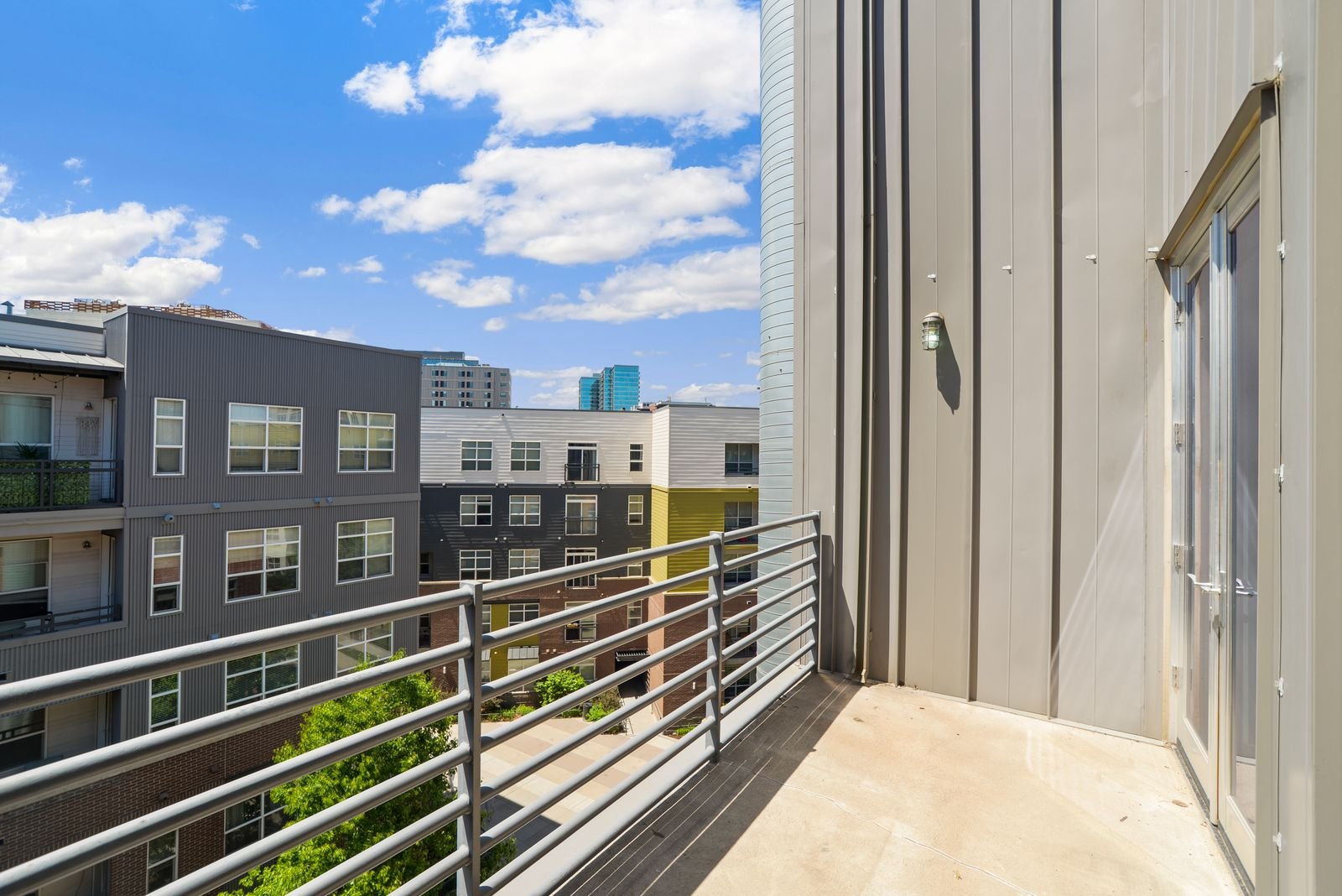 Balcony before safety net installation